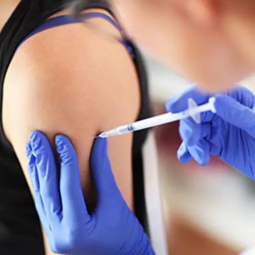 类风湿性关节炎患者接受破伤风疫苗。