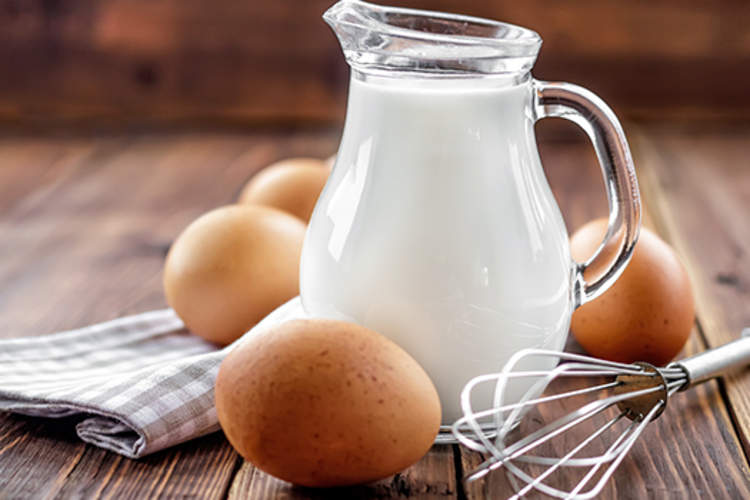 牛奶和鸡蛋。