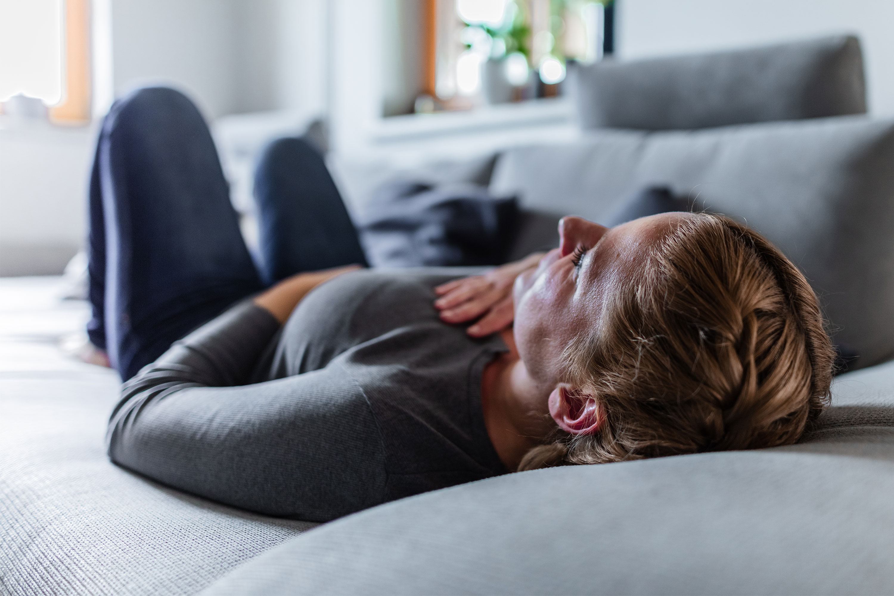 Chest Pain When Lying Down: Symptoms & Treatment