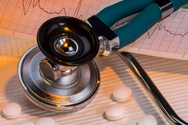 -受体阻滞剂,听诊器,超声心动图。