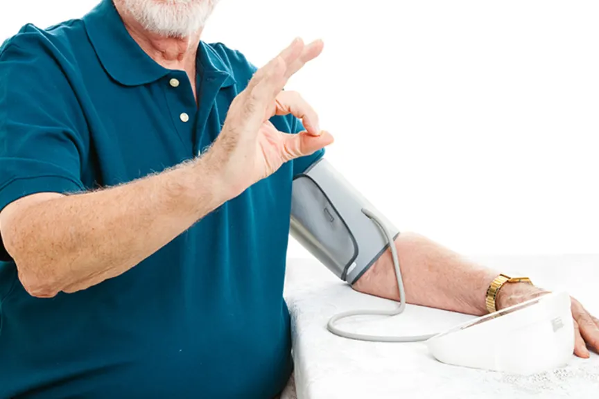 男人降低了他的血压。