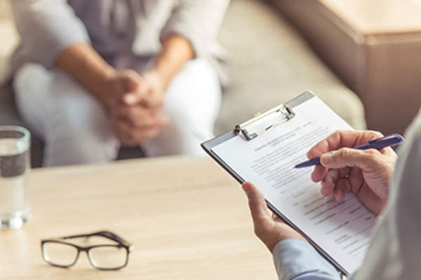 妇女获得有关临床试验的信息。