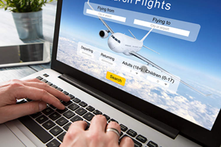 搜索航班网上。