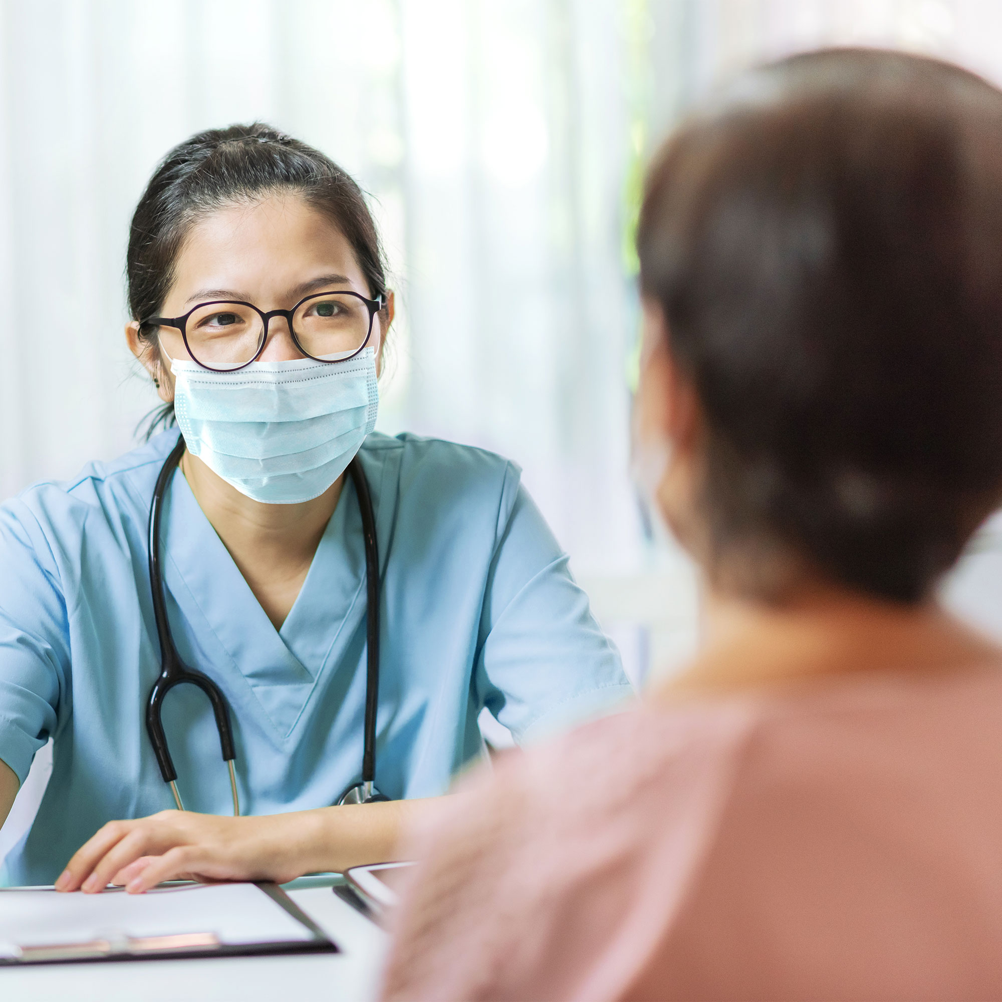 医生和病人谈话