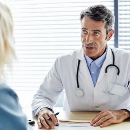 询问医生治疗建议。