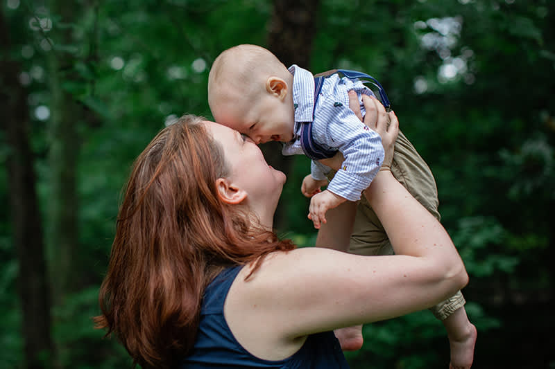 作家艾琳·博伊尔，谁拥有桥本氏甲状腺炎和甲状腺功能减退症，分享她的生活，孩子杰克·加拉格尔的爱快乐的时刻。