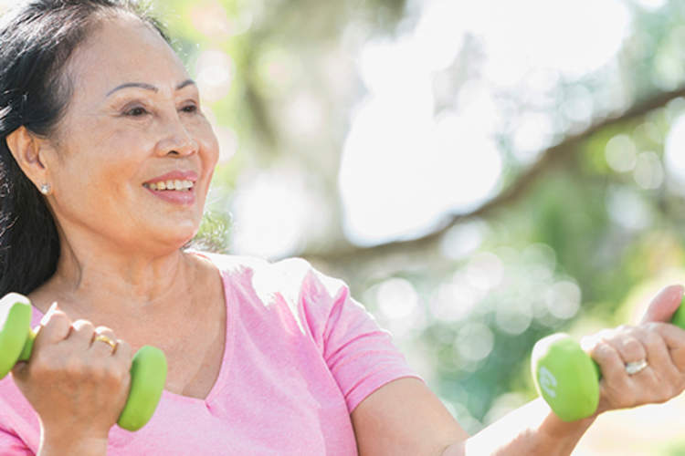 女人白天举起的重量之外。