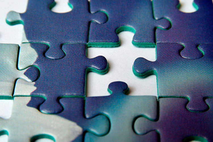 一个缺少一块拼图。