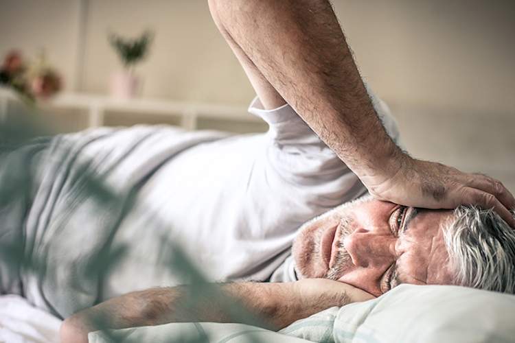 通过偏瘫型偏头痛的人的痛苦。