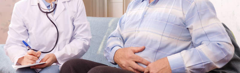 男人与医生IBS的诊断和其他胃问题的谈话
