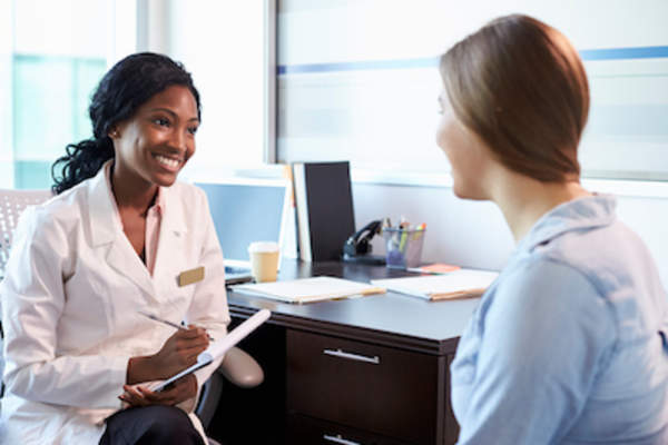 与医生的转诊病人说话。