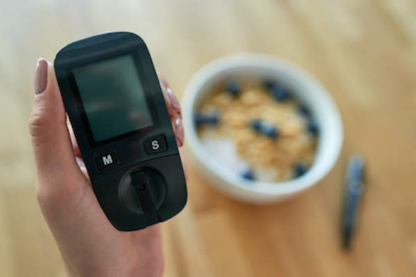 早上检查血糖。