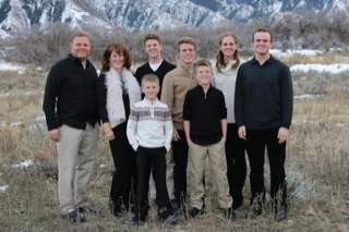 珍妮Ahlstrom公司和家庭。