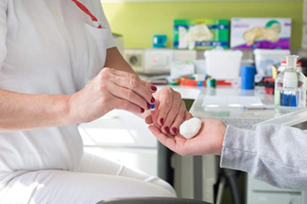 刺血食物敏感性试验。