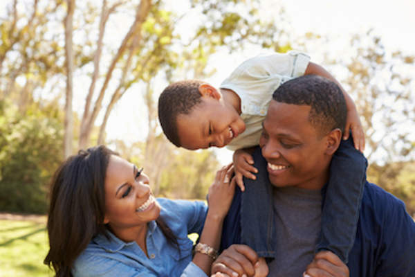 家庭之外的乐趣,母亲,父亲和儿子。