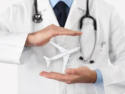 医生用模型飞机，旅行用医疗条件概念。