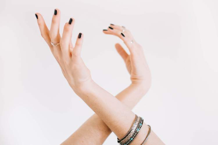 手手势在空中,扭