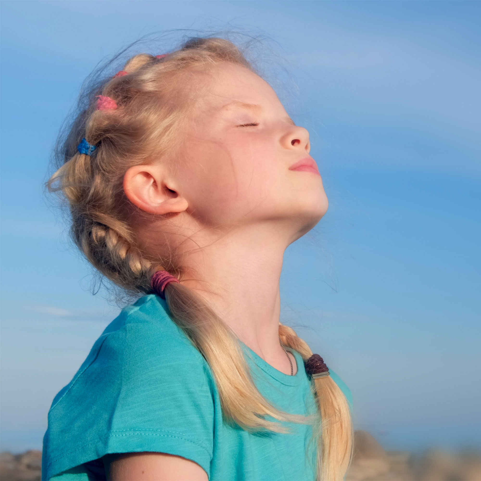 一个女孩深呼吸