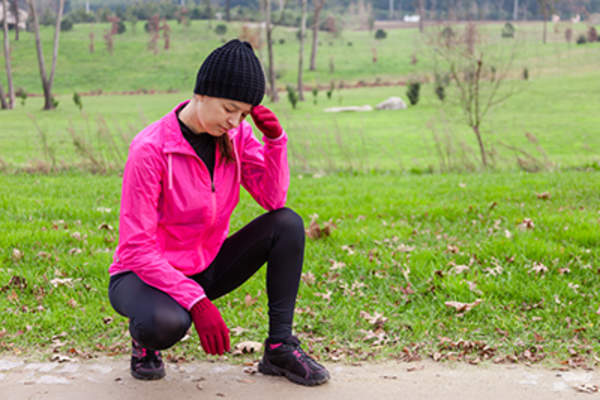 年轻女子感到叹了轻的,微弱。