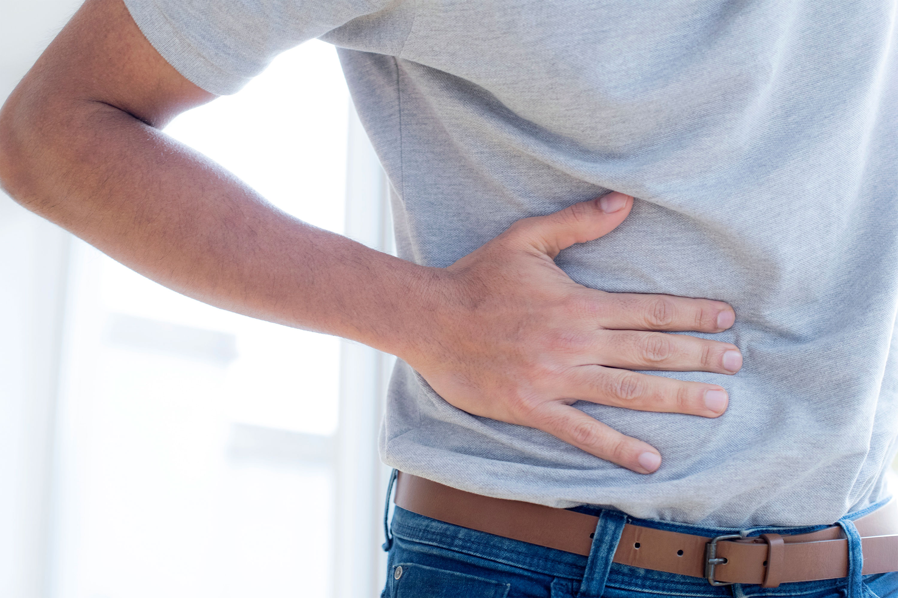 What should be noted for lower abdominal pain in men?