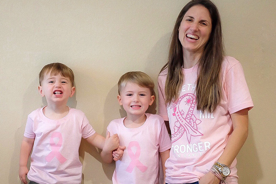 Sabrina Skiles和她的儿子们