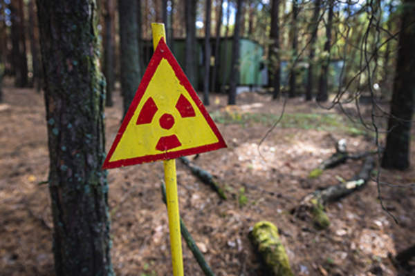 辐射警告标志。