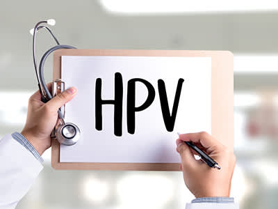 HPV写有医生的剪贴板。