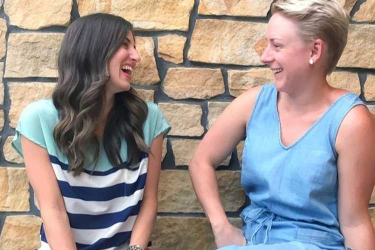 萨布丽娜与长期最好的朋友,洛尼彼得森。