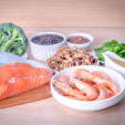 鱼，坚果和其他提供健康脂肪的成分。