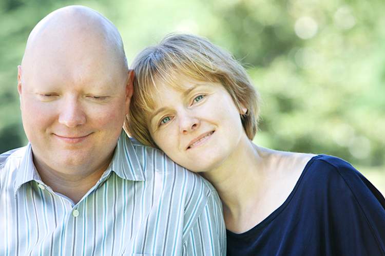 白血病患者和他的妻子。