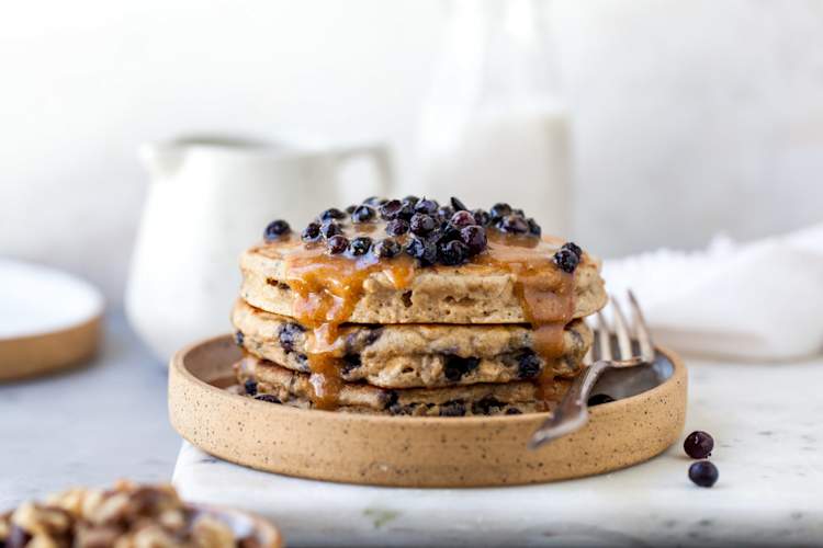 蓬松蓝莓燕麦煎饼