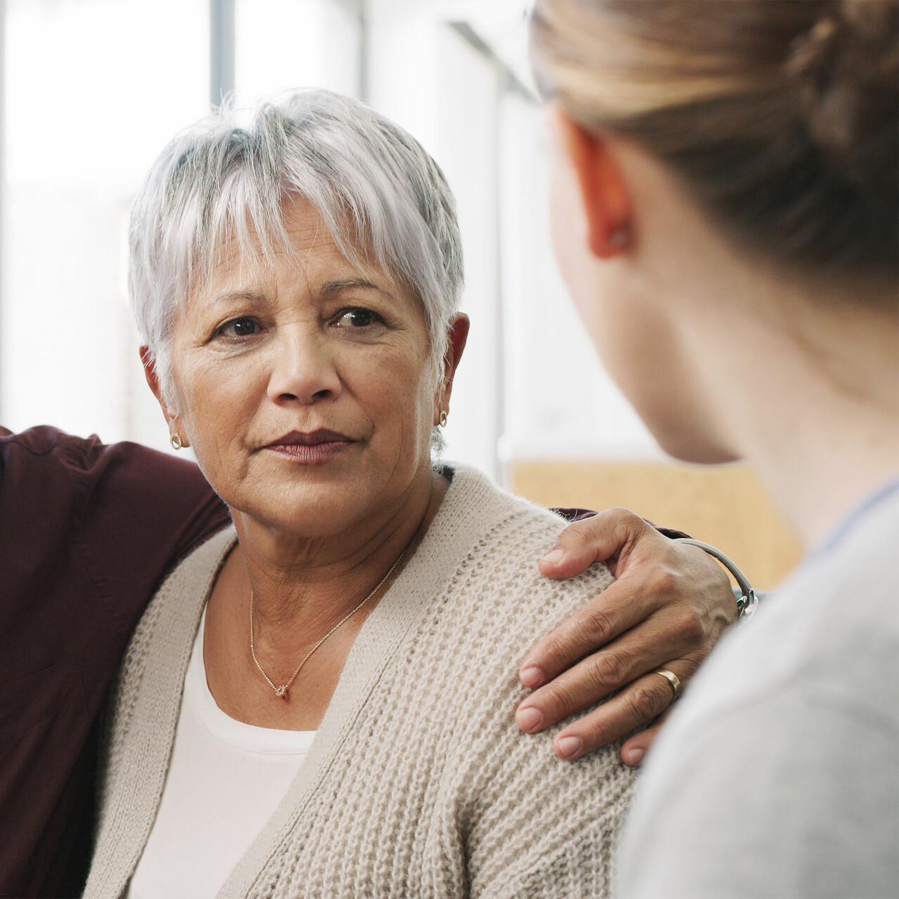 一个女人和她的医生咨询