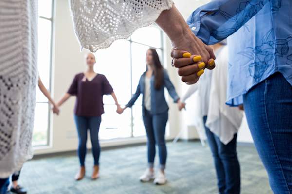 互助小组手牵手