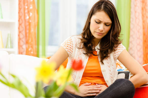 女子与沉重,痛苦的时期。