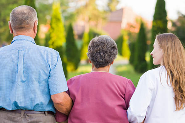 支持性保健女人。