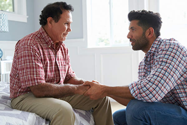 照顾者和他的高级父亲。