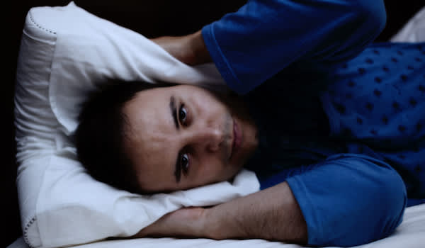 没有安稳的睡眠,难以醒来。