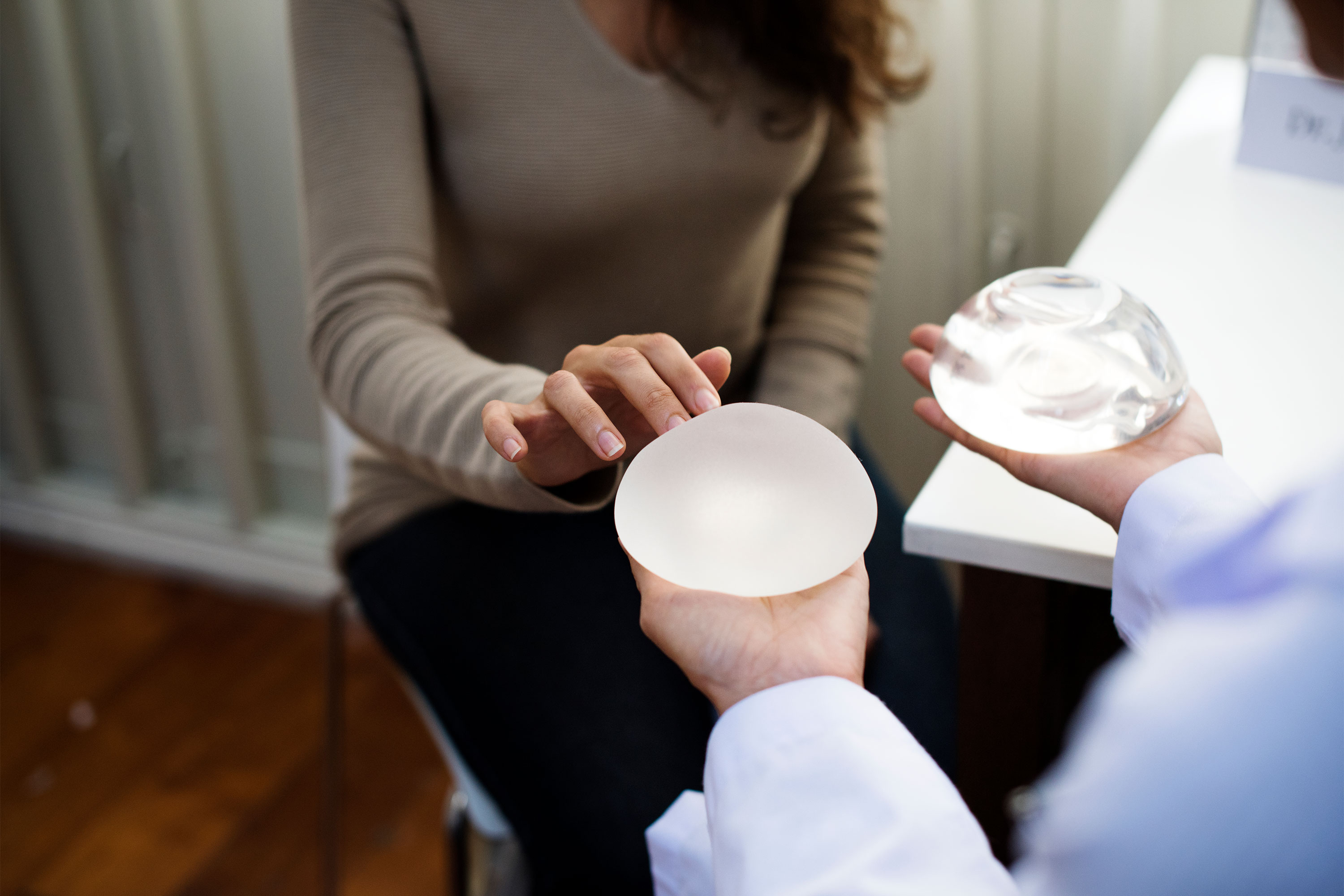 What Are the Options and Risks of Extra Large Breast Implants? - Cosmetic  Surgery Advancements