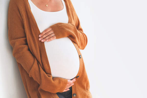 孕妇在开衫。