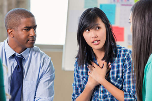 女人说在一个支持小组。