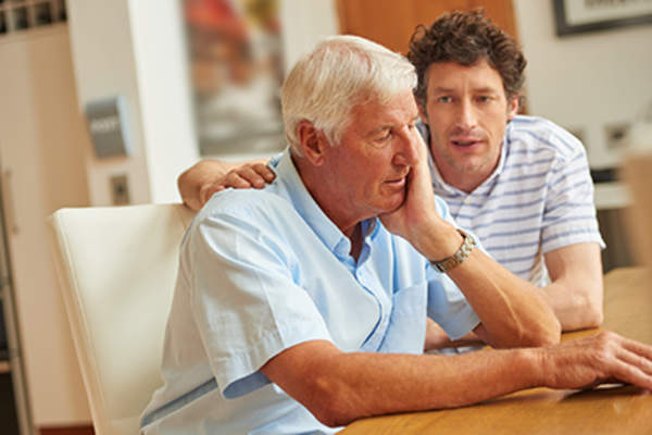 老人不满的声音儿子的语气。