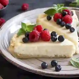 Cheesecake with fresh berries.