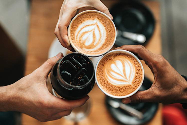 咖啡,冰的和热的饮料。