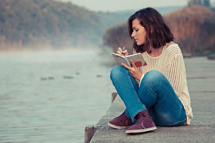 女人写在日记里了一封信给她。