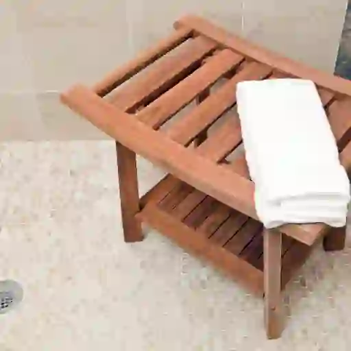 淋浴时的长凳景色