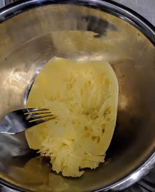 粉碎用叉子意大利面条壁球。