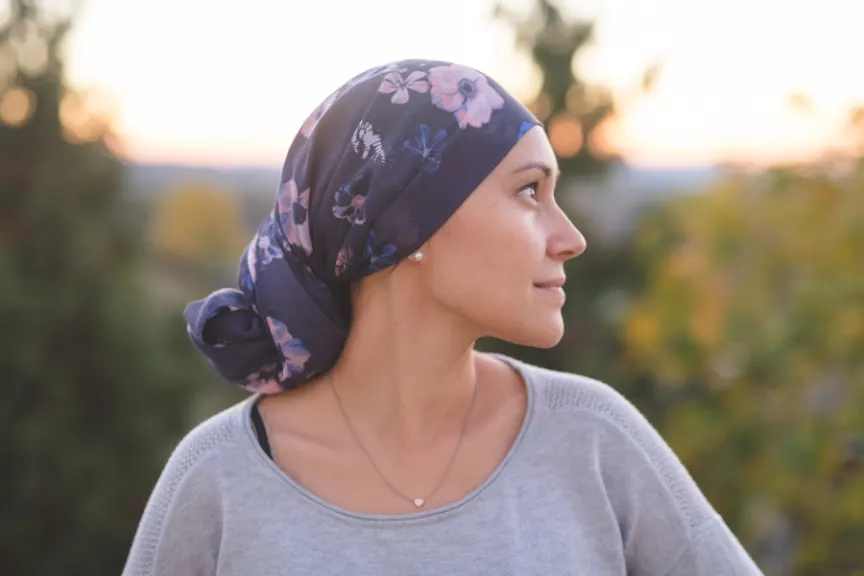 一名患乳腺癌的年轻女子看起来充满希望