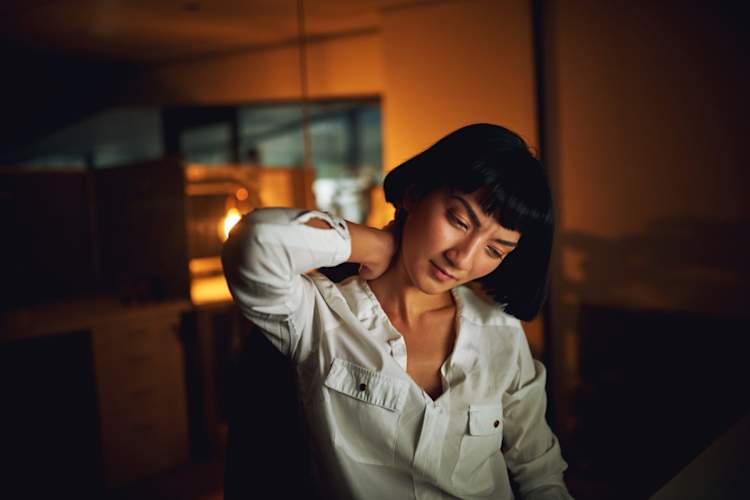 女人遇到颈部疼痛