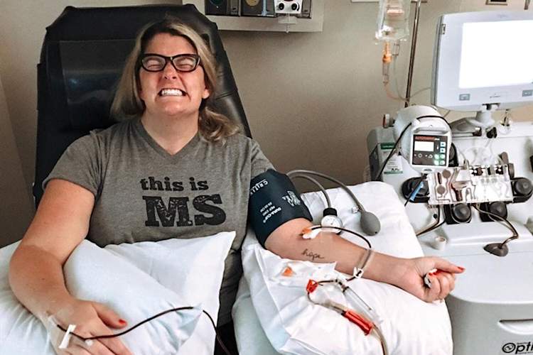 Eliz马丁正在接受治疗MS的照片