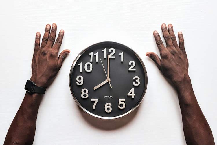 上表周围的时钟武器